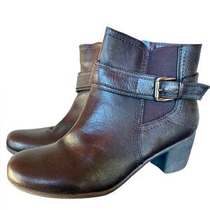 Elegant Brown Ankle Boots - Croft & Barrow size 8.5m
